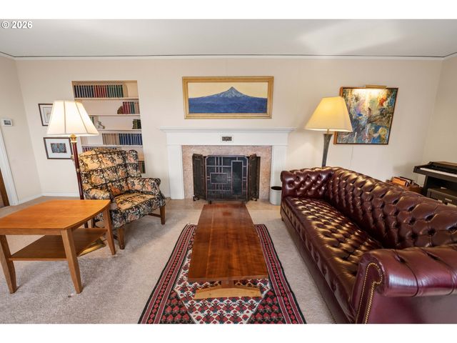 999 RIDGE Dr, Astoria, OR 97103