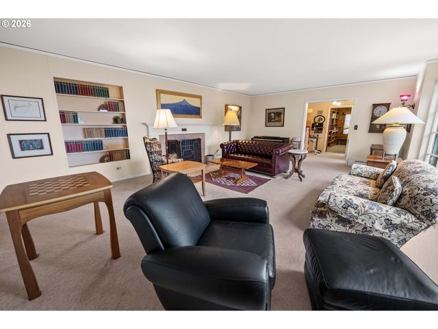 999 RIDGE Dr, Astoria, OR 97103