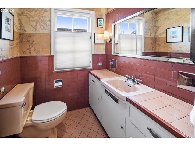 999 RIDGE Dr, Astoria, OR 97103