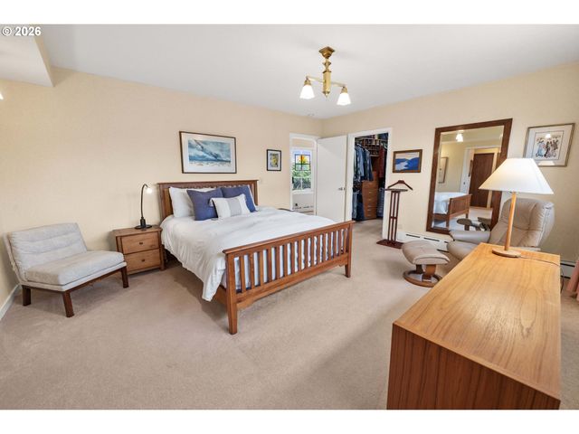 999 RIDGE Dr, Astoria, OR 97103