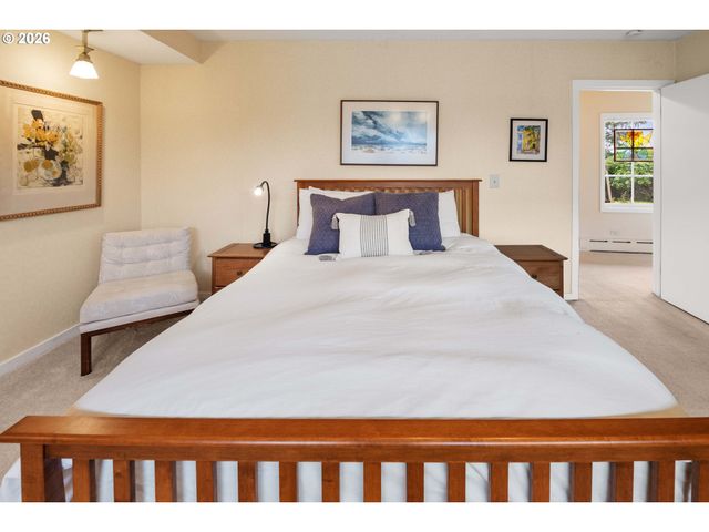 999 RIDGE Dr, Astoria, OR 97103