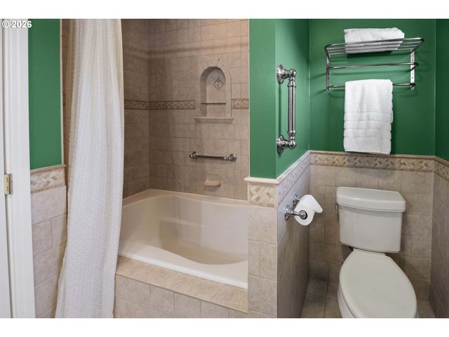 999 RIDGE Dr, Astoria, OR 97103