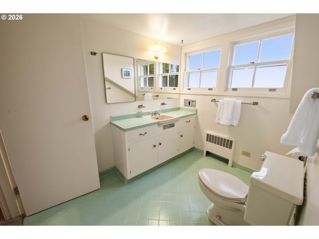 999 RIDGE Dr, Astoria, OR 97103