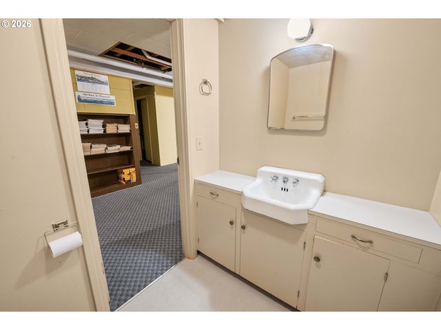 999 RIDGE Dr, Astoria, OR 97103