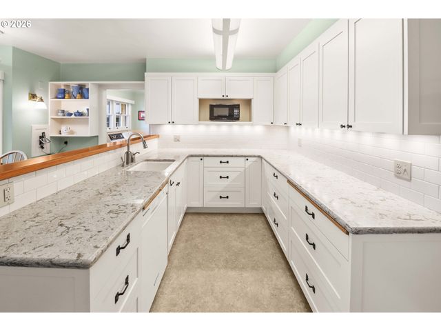 999 RIDGE Dr, Astoria, OR 97103