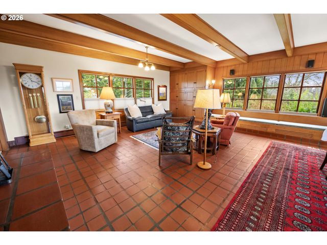 999 RIDGE Dr, Astoria, OR 97103