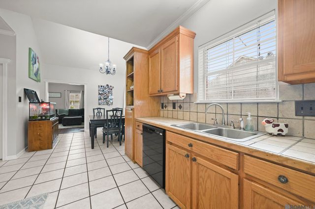 9231 Jordan Dr, Denham Springs, LA 70726