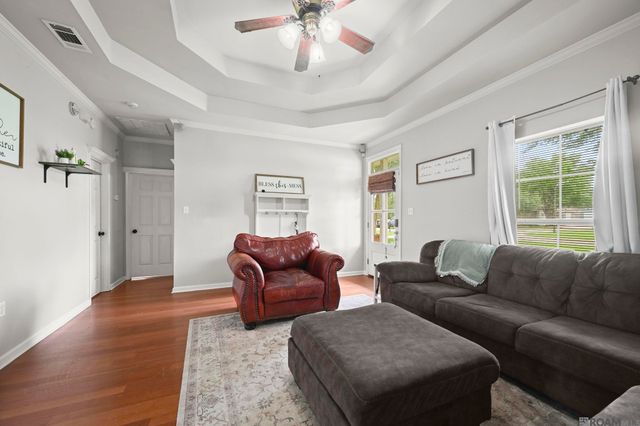 9231 Jordan Dr, Denham Springs, LA 70726