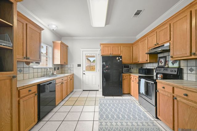 9231 Jordan Dr, Denham Springs, LA 70726