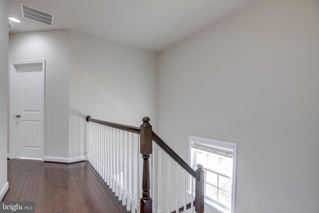 8890 ORCHARD LN, Manassas, VA 20110