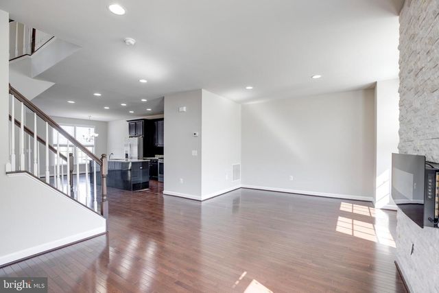 8890 ORCHARD LN, Manassas, VA 20110