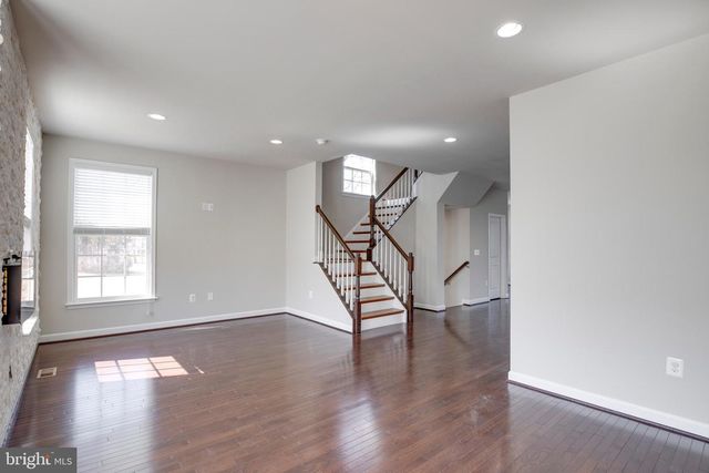 8890 ORCHARD LN, Manassas, VA 20110