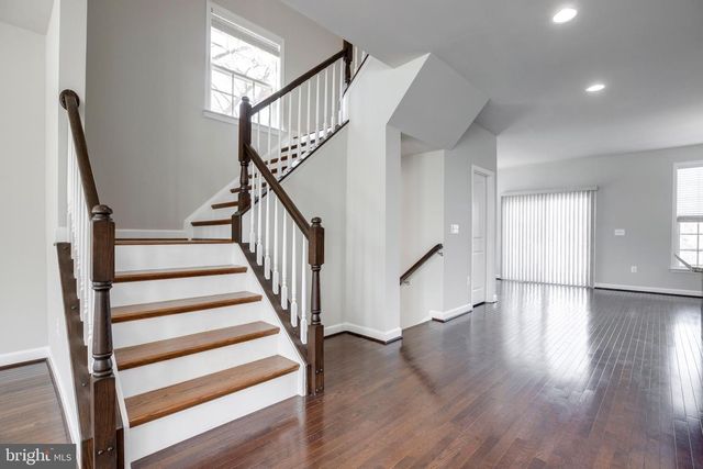 8890 ORCHARD LN, Manassas, VA 20110