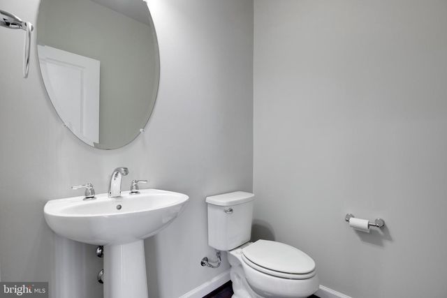 8890 ORCHARD LN, Manassas, VA 20110