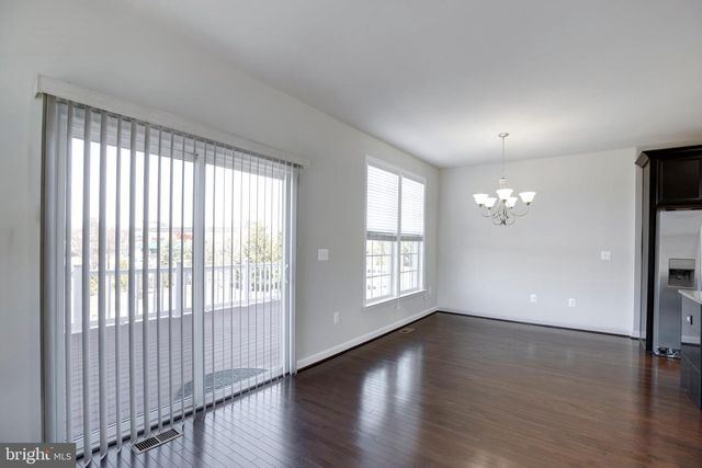 8890 ORCHARD LN, Manassas, VA 20110