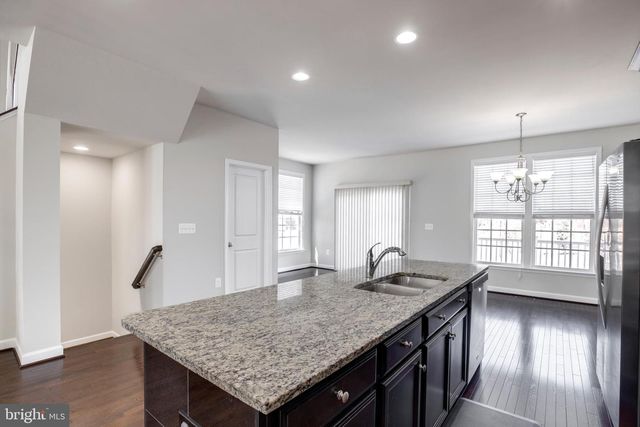 8890 ORCHARD LN, Manassas, VA 20110