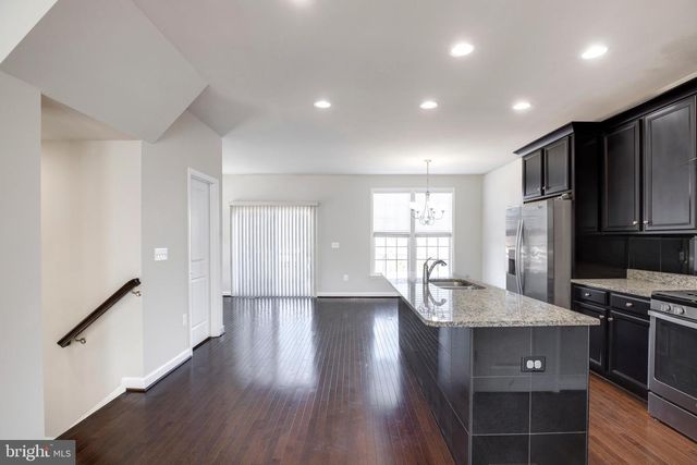 8890 ORCHARD LN, Manassas, VA 20110