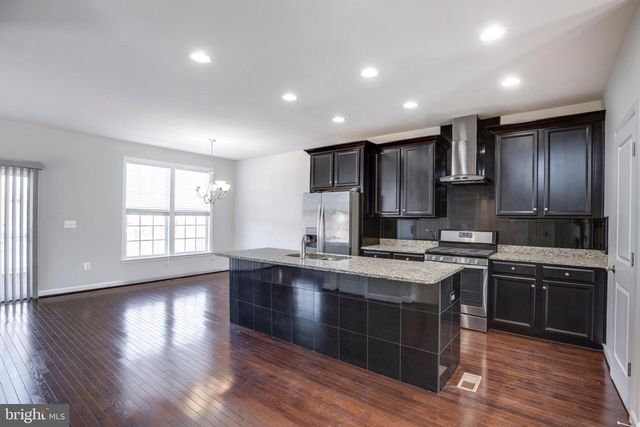 8890 ORCHARD LN, Manassas, VA 20110