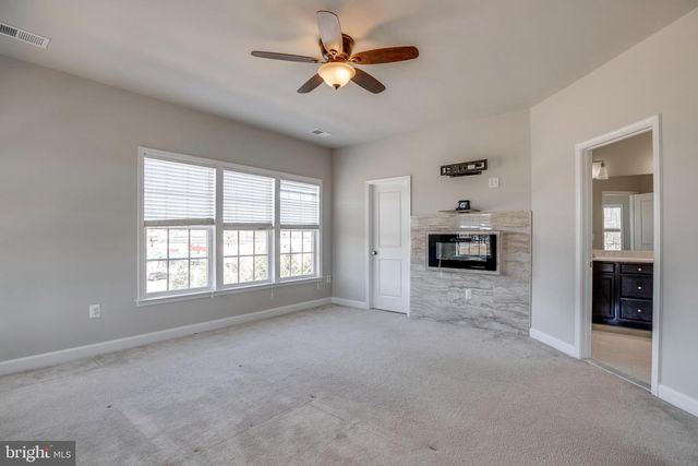 8890 ORCHARD LN, Manassas, VA 20110