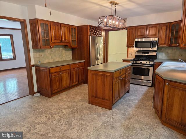 1 SANDRA LN, Tabernacle, NJ 08088