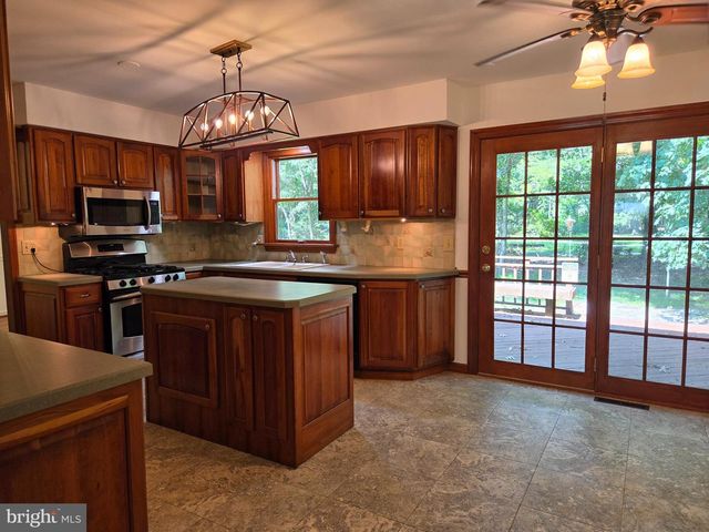 1 SANDRA LN, Tabernacle, NJ 08088
