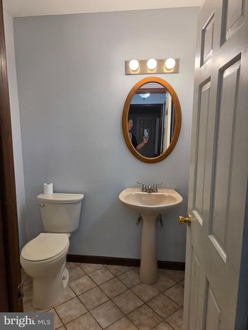 1 SANDRA LN, Tabernacle, NJ 08088