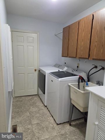 1 SANDRA LN, Tabernacle, NJ 08088