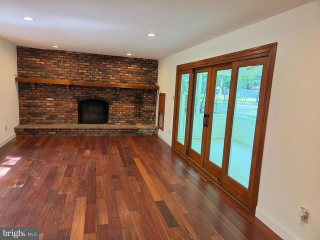 1 SANDRA LN, Tabernacle, NJ 08088