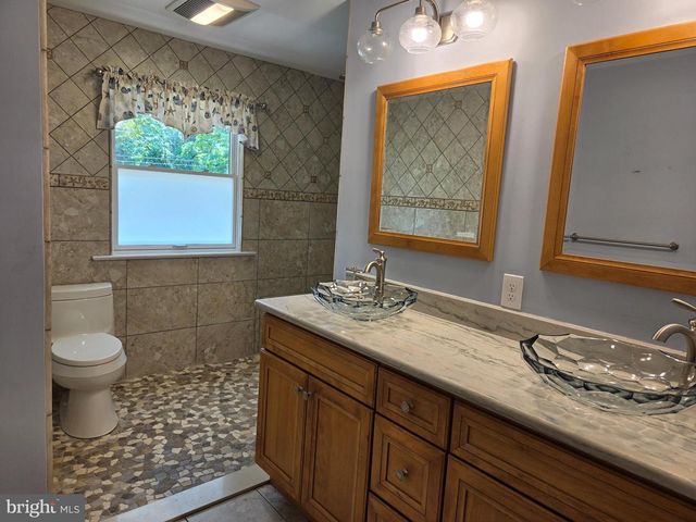 1 SANDRA LN, Tabernacle, NJ 08088