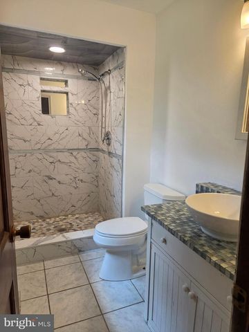 1 SANDRA LN, Tabernacle, NJ 08088