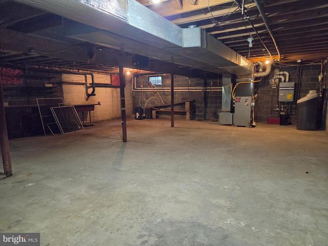 1 SANDRA LN, Tabernacle, NJ 08088