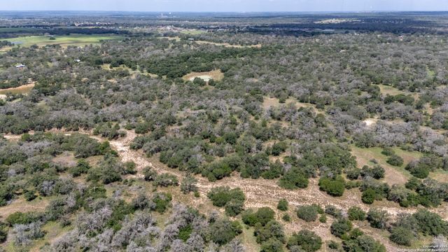 2404 County Road 320, Floresville, TX 78114
