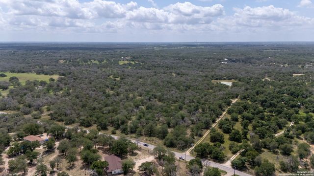 2404 County Road 320, Floresville, TX 78114