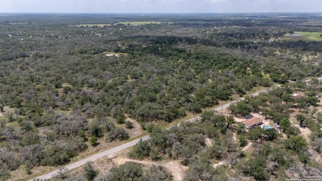 2404 County Road 320, Floresville, TX 78114
