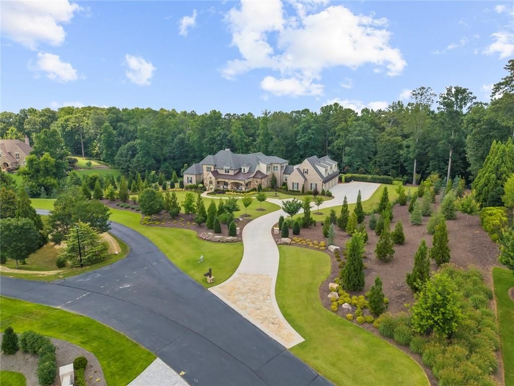 Image 1 of property listing at 570 Lost River Bnd, Milton, GA 30004