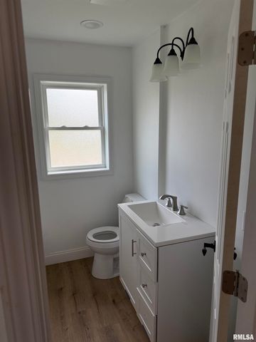 924 N ALMOND Street, Carbondale, IL 62901