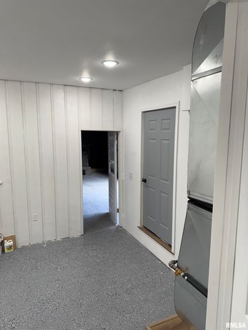 924 N ALMOND Street, Carbondale, IL 62901