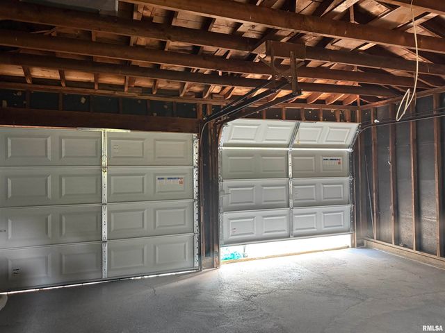 924 N ALMOND Street, Carbondale, IL 62901