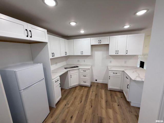 924 N ALMOND Street, Carbondale, IL 62901