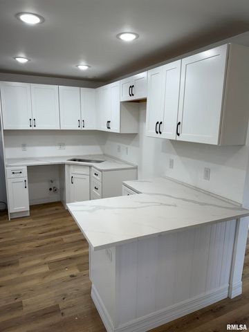 924 N ALMOND Street, Carbondale, IL 62901