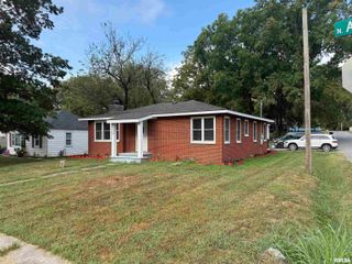 924 N ALMOND Street, Carbondale, IL 62901