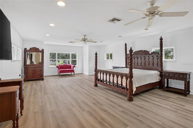 9480 WATERFORD OAKS DRIVE, Winter Haven, FL 33884