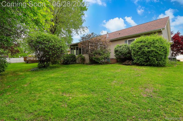 2855 Reflection Avenue, Waterford Charter Township, MI 48328
