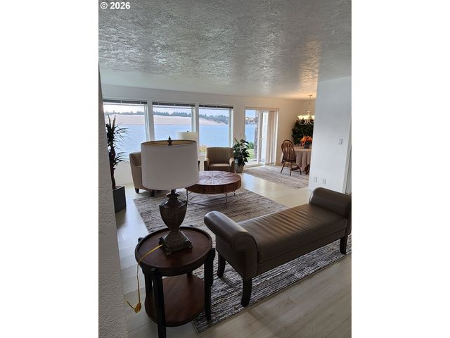 1040 BAY St 14, Florence, OR 97439