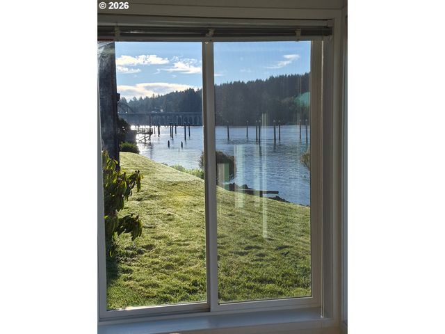 1040 BAY St 14, Florence, OR 97439