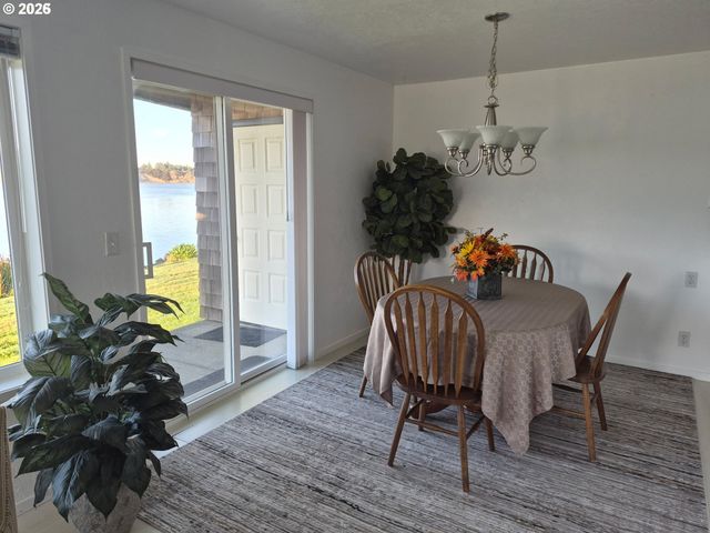 1040 BAY St 14, Florence, OR 97439