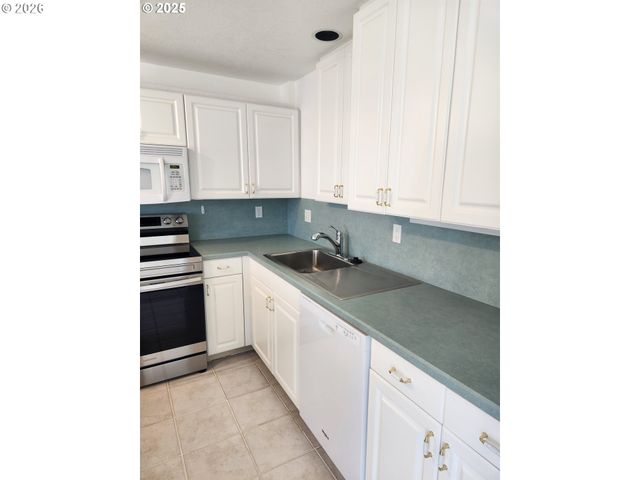 1040 BAY St 14, Florence, OR 97439