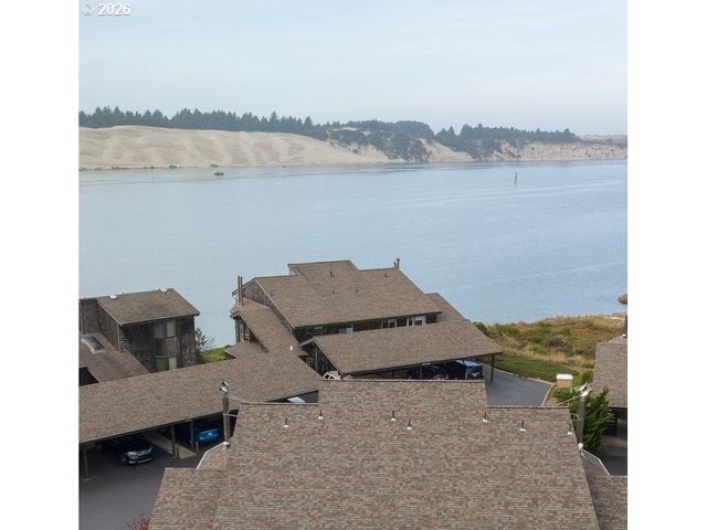 1040 BAY St 14, Florence, OR 97439