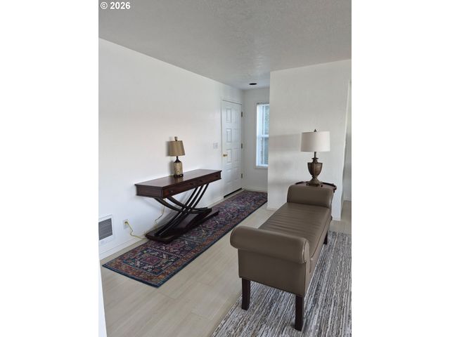 1040 BAY St 14, Florence, OR 97439