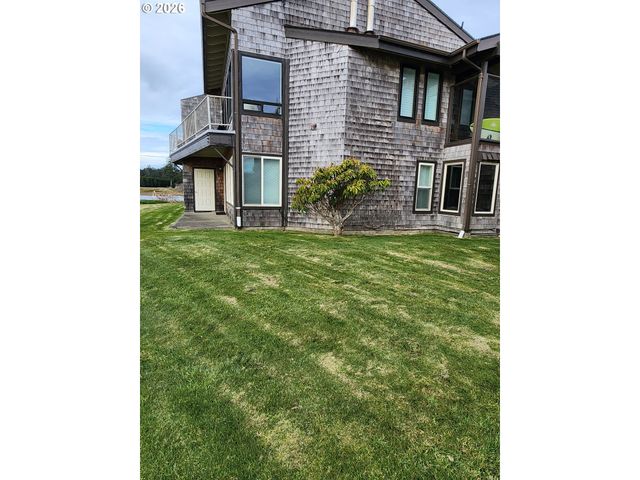 1040 BAY St 14, Florence, OR 97439